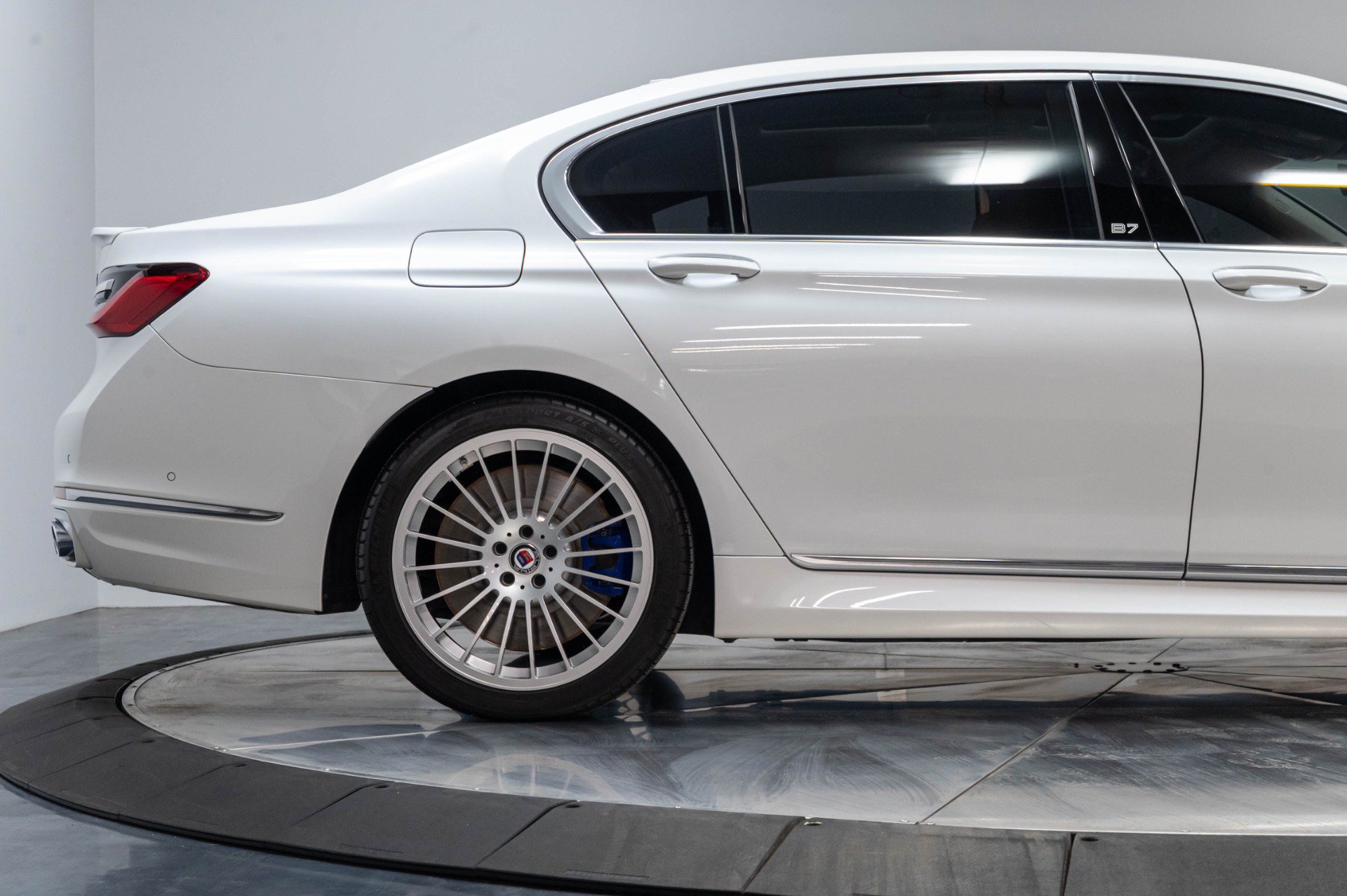 Used 2022 BMW ALPINA B7 xDrive AWD/4WD image 57