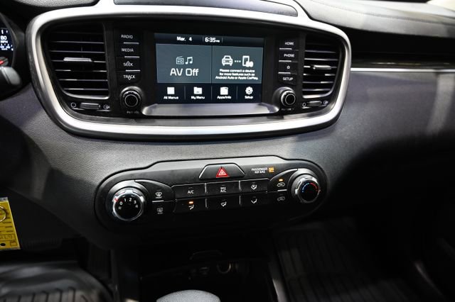 Used 2019 Kia Sorento LX image 16