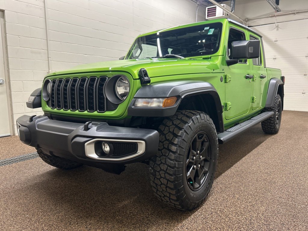 Used 2025 Jeep Gladiator Sport image 5