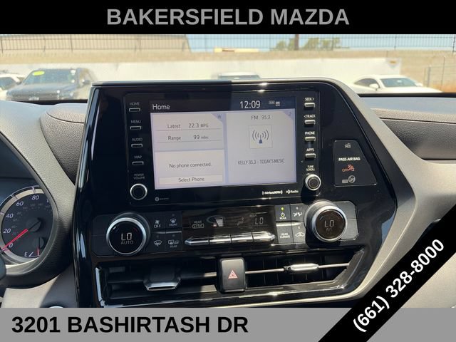 Used 2021 Toyota Highlander LE FWD image 21