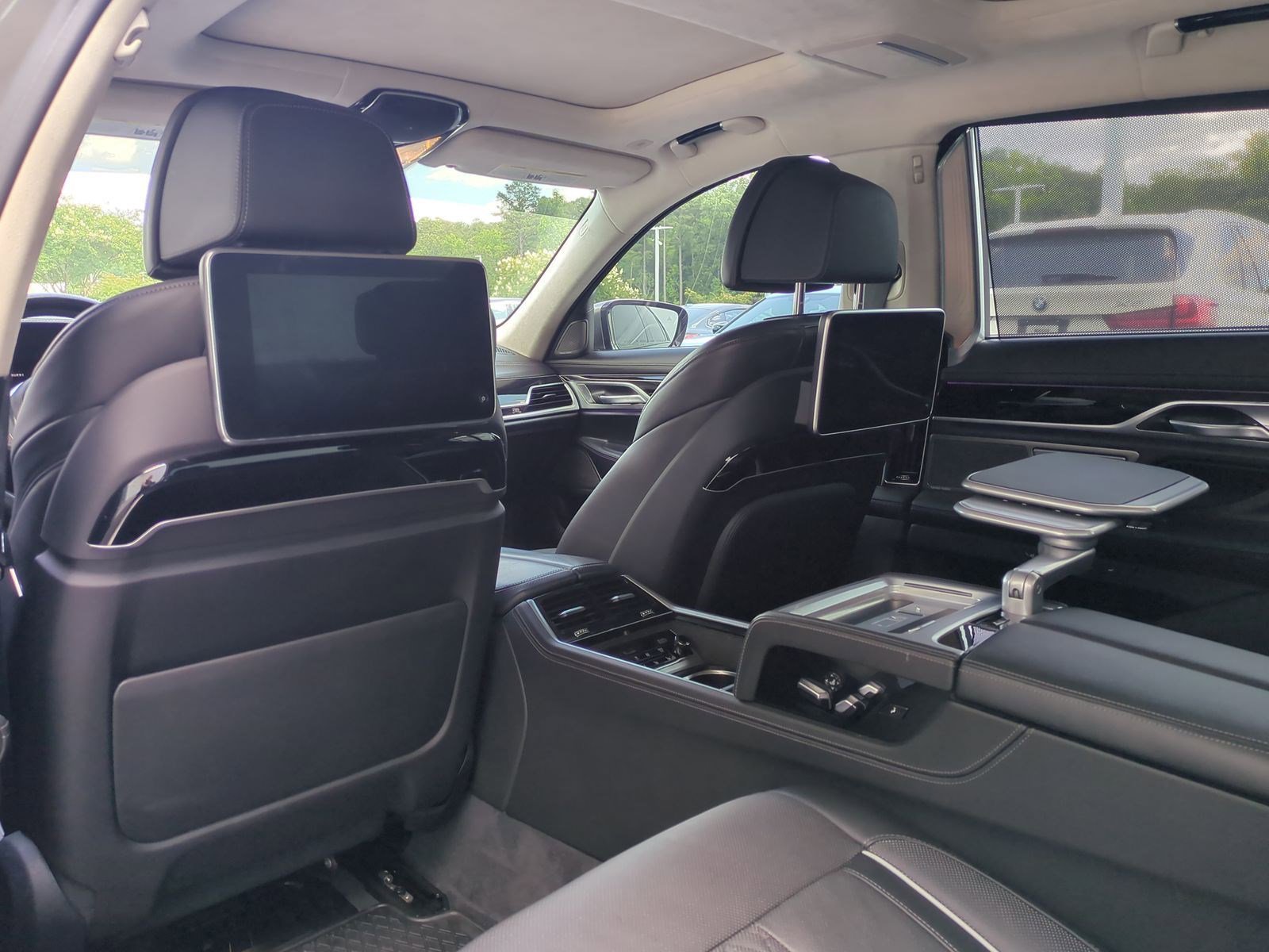 Used 2022 BMW M760i xDrive AWD/4WD image 29