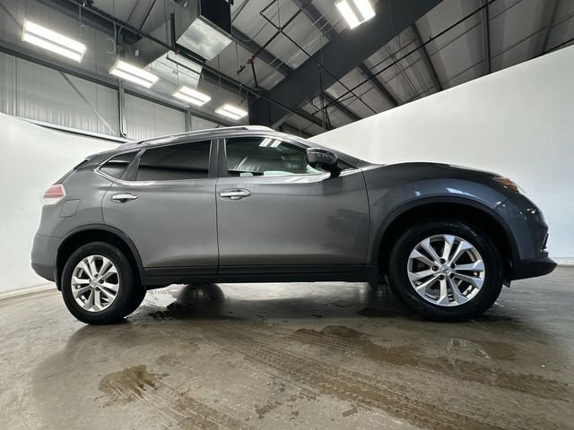 Used 2015 Nissan Rogue SV w/ SV Premium Package image 3
