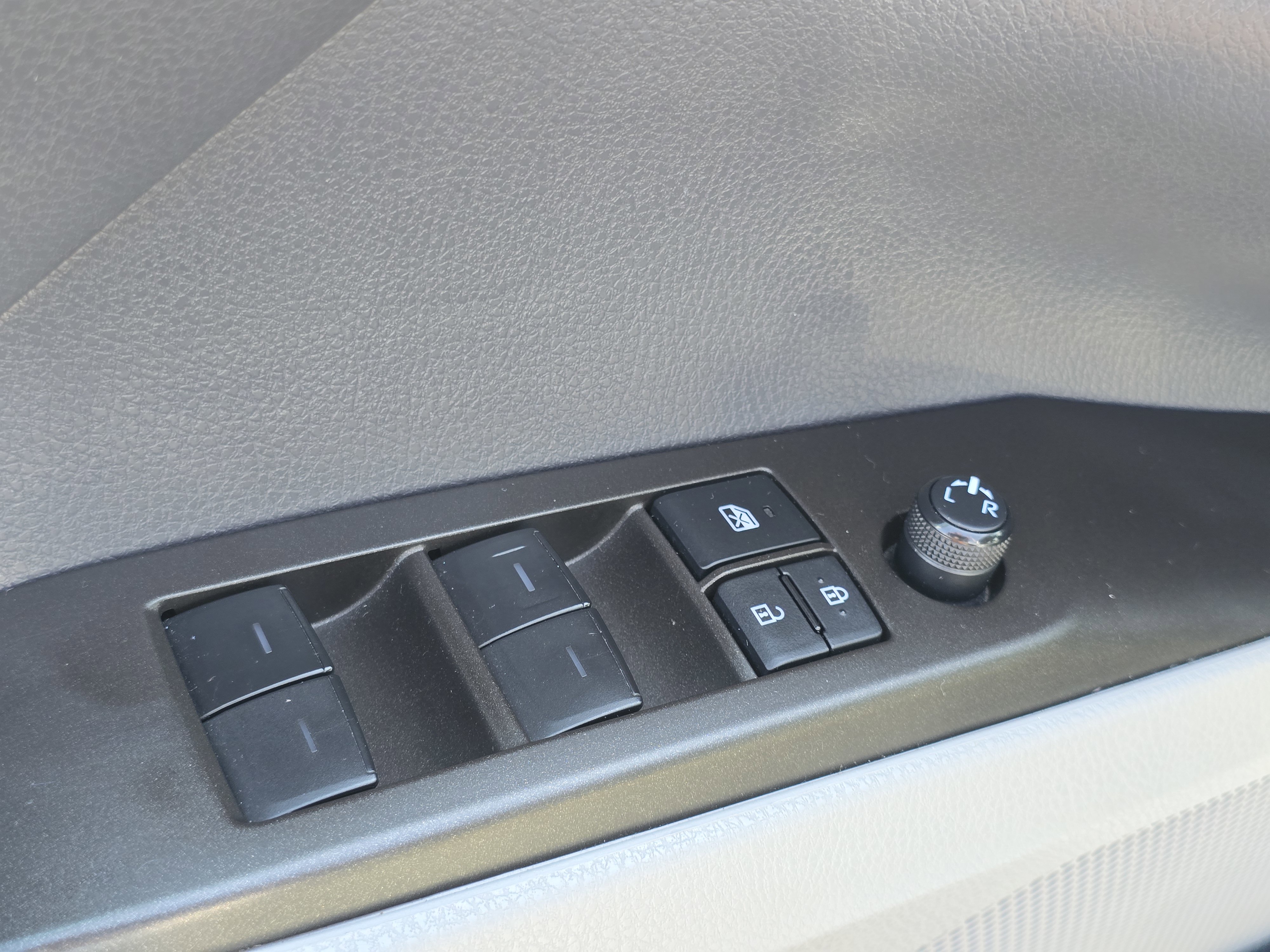 Used 2023 Toyota Camry SE image 30