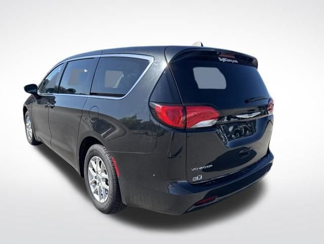 Used 2023 Chrysler Voyager LX FWD image 3