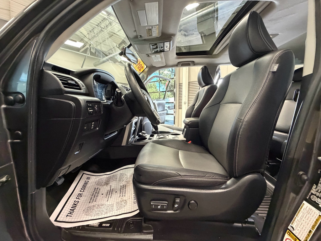 Used 2017 Toyota 4Runner SR5 AWD/4WD image 69