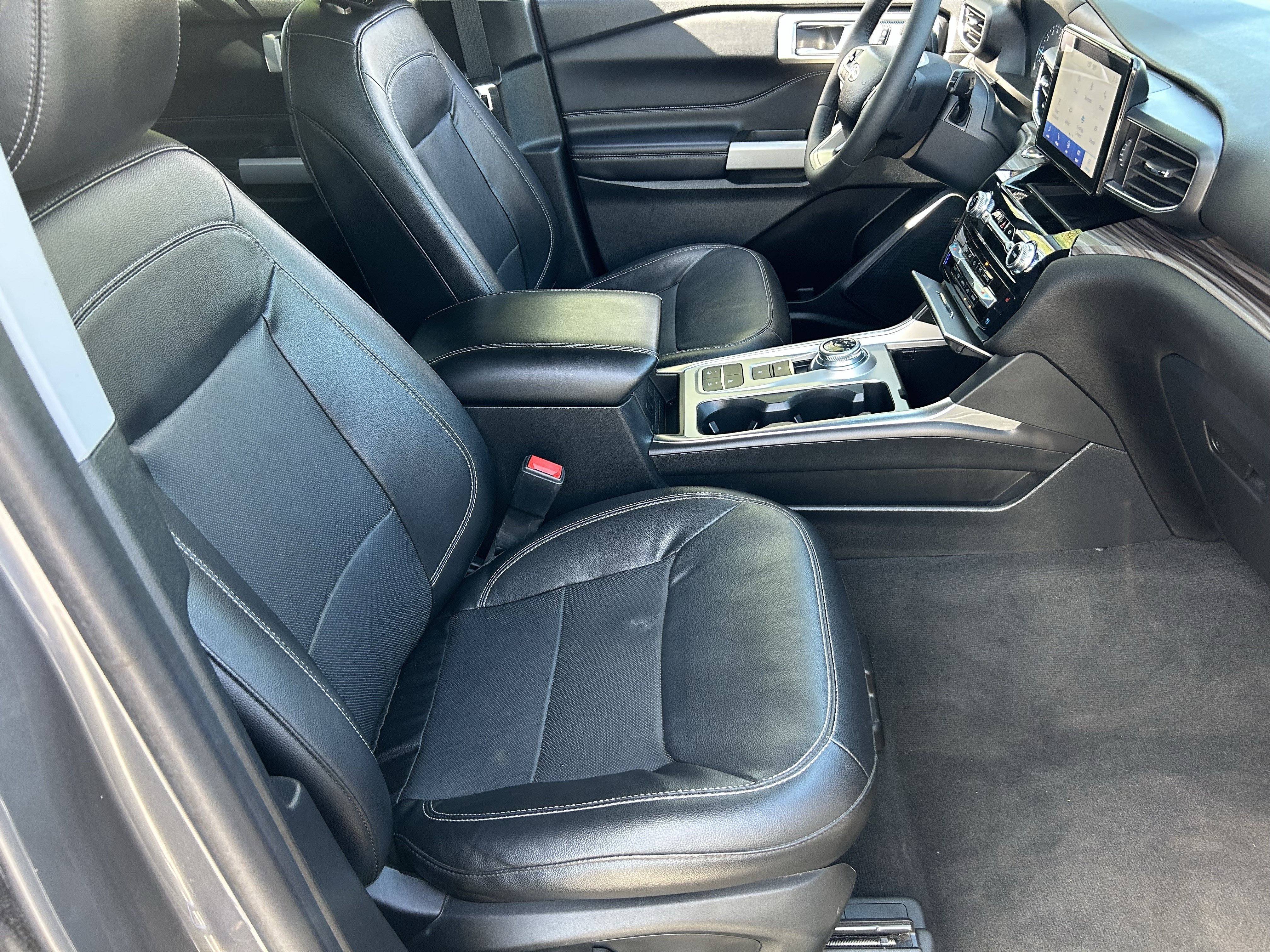 Used 2022 Ford Explorer Limited RWD image 9