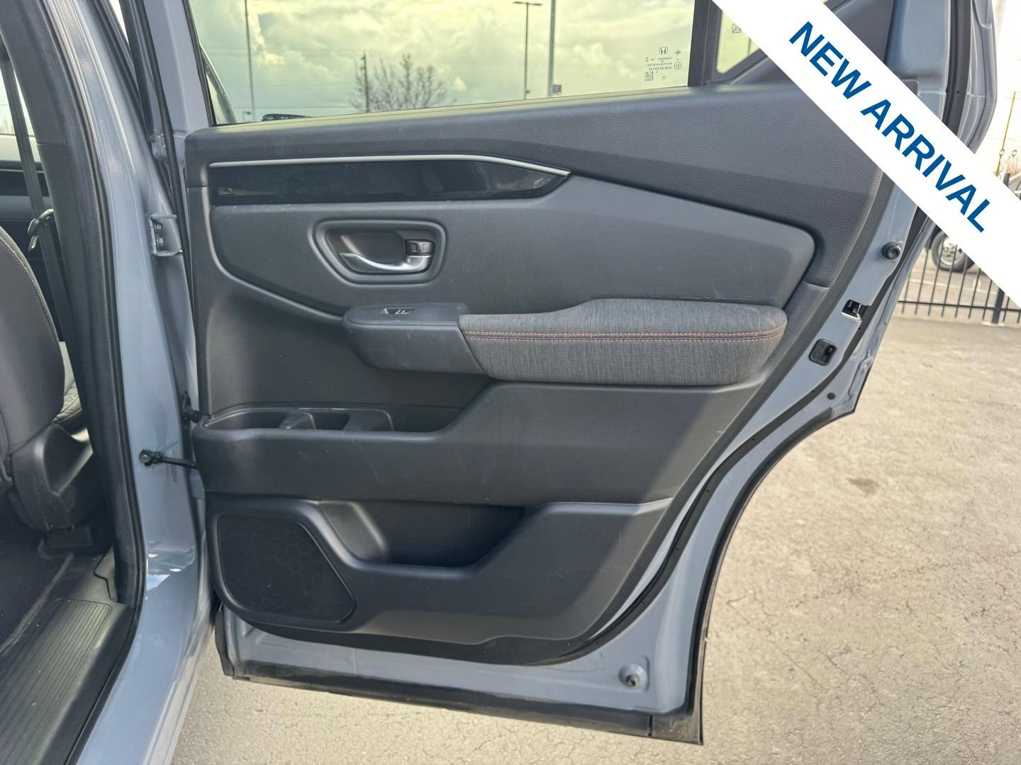 Used 2025 Honda Pilot Sport image 13