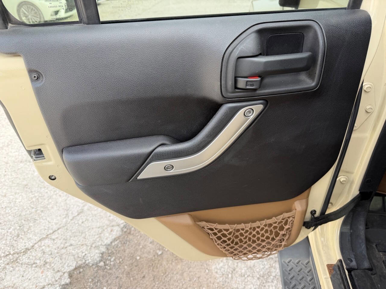 Used 2012 Jeep Wrangler Unlimited Sahara w/ Connectivity Group image 15