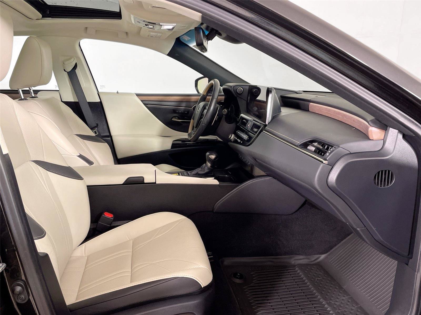 Used 2024 Lexus ES 300h Ultra Luxury w/ Accessory Package (Z1) FWD image 27