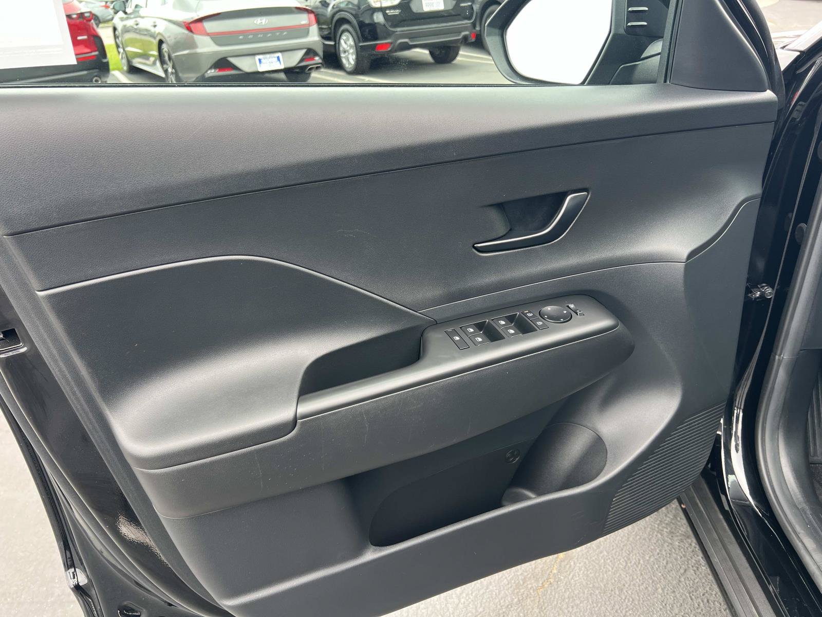Used 2024 Hyundai Kona SEL w/ Convenience Package FWD image 6