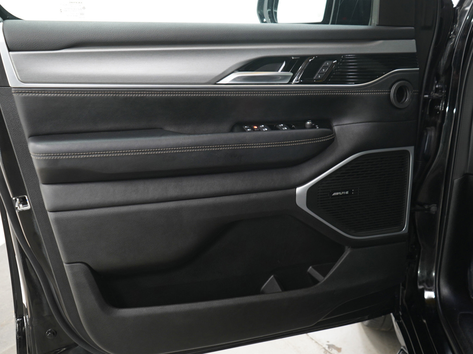 Used 2024 Jeep Wagoneer Series II AWD/4WD image 23