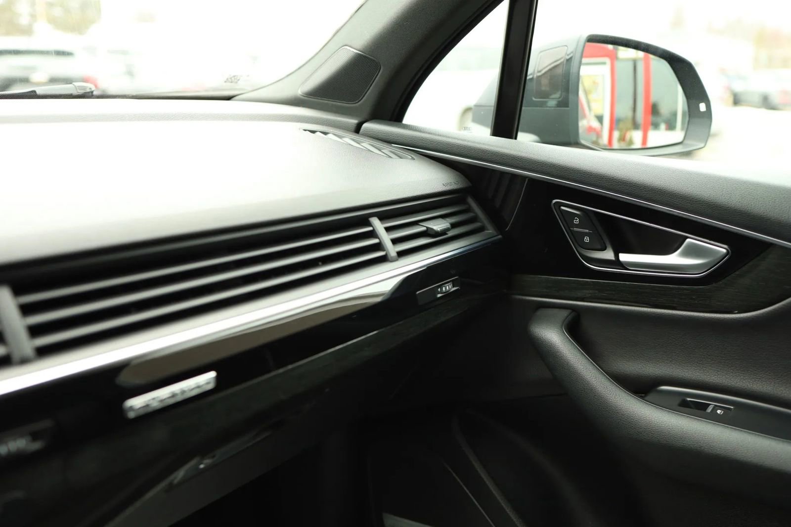 Used 2017 Audi Q7 3.0T Premium Plus w/ Premium Plus Package image 29