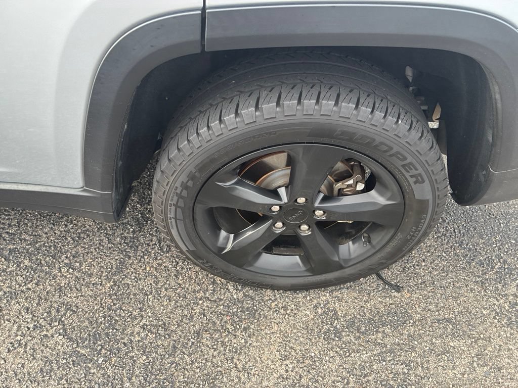 Used 2021 Jeep Grand Cherokee L Laredo RWD image 9