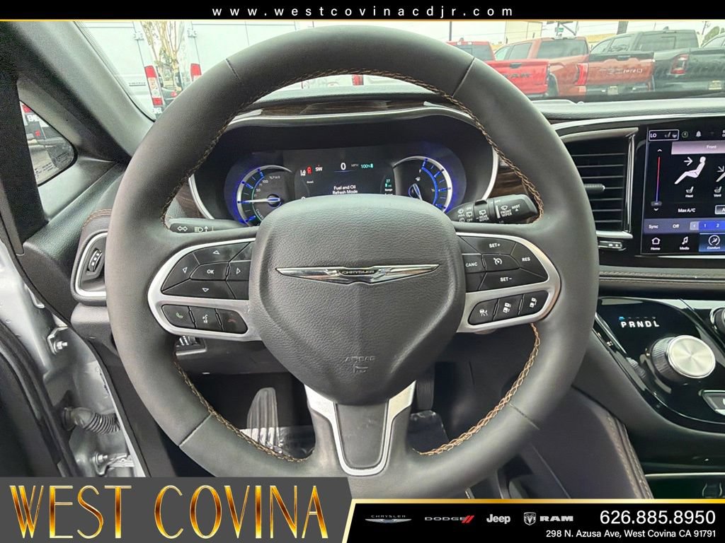 Used 2023 Chrysler Pacifica Pinnacle FWD image 28
