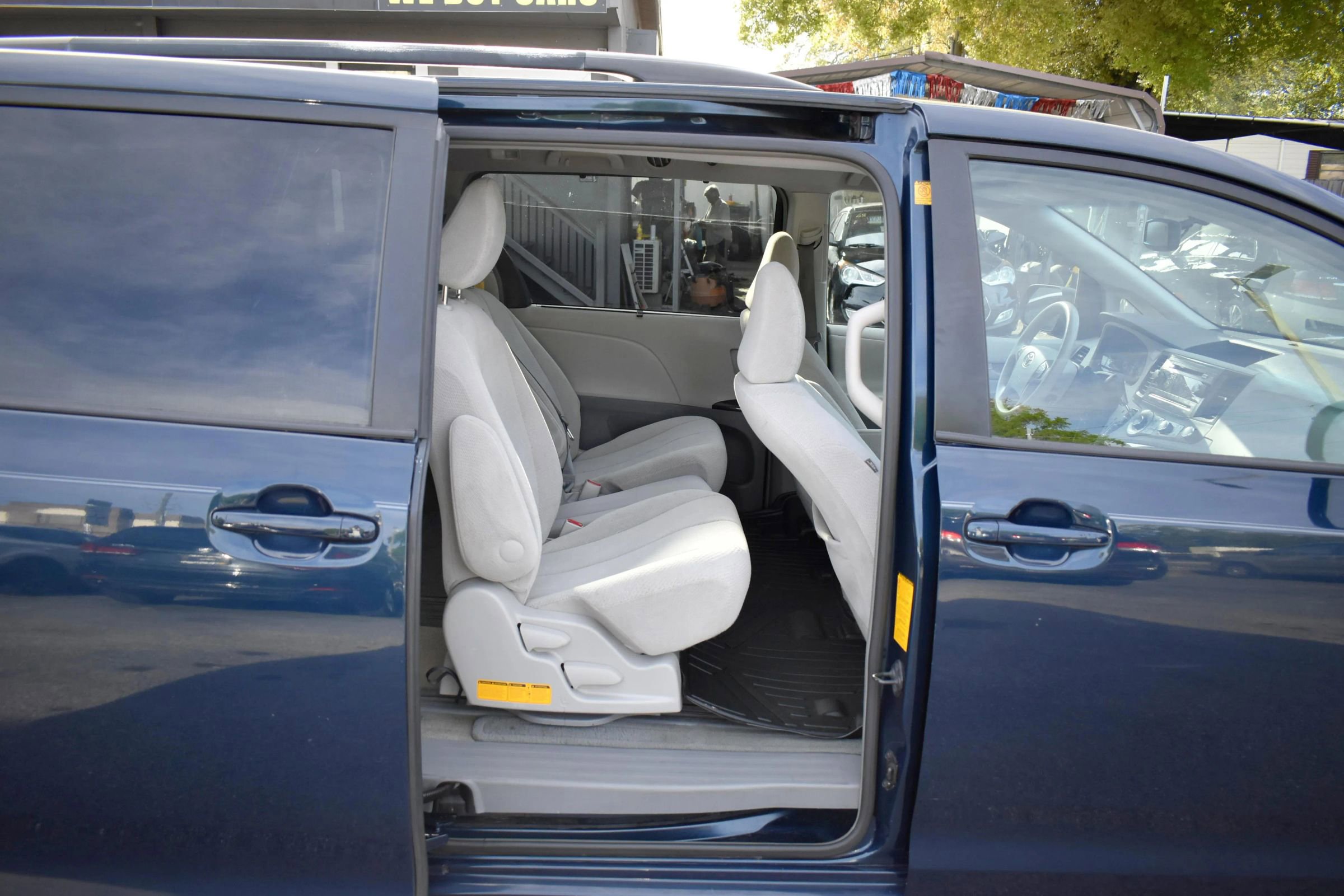 Used 2012 Toyota Sienna LE image 15