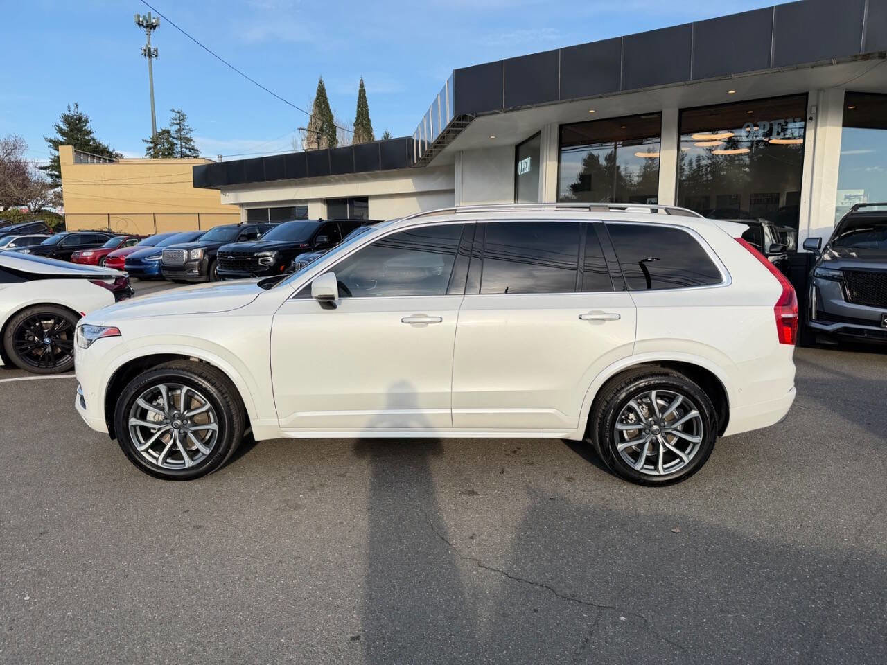 Used 2018 Volvo XC90 T6 Momentum w/ Convenience Package AWD/4WD image 2
