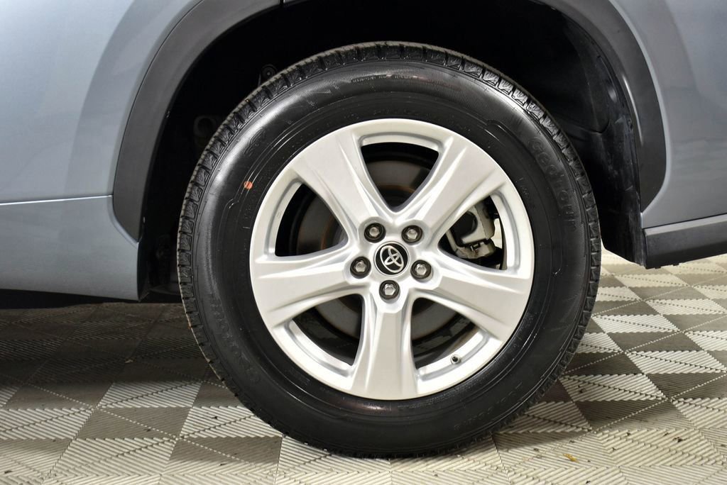 Used 2023 Toyota Highlander LE image 15