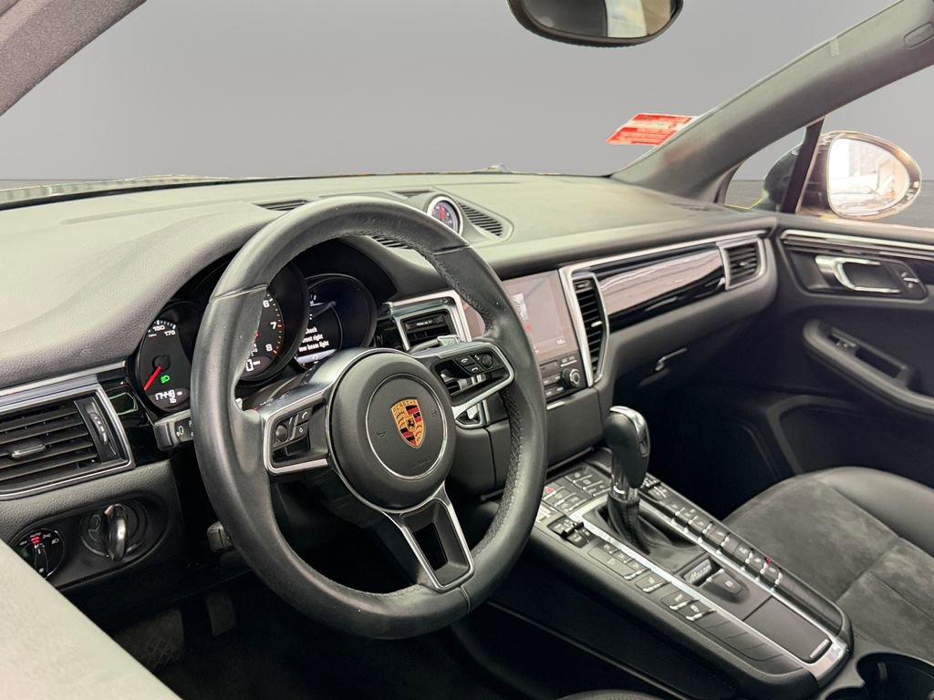 Used 2018 Porsche Macan AWD/4WD image 16