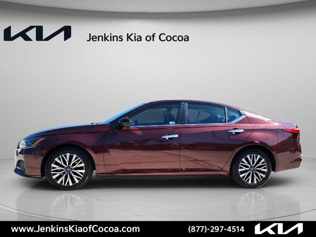 Used 2025 Nissan Altima 2.5 SV FWD image 10