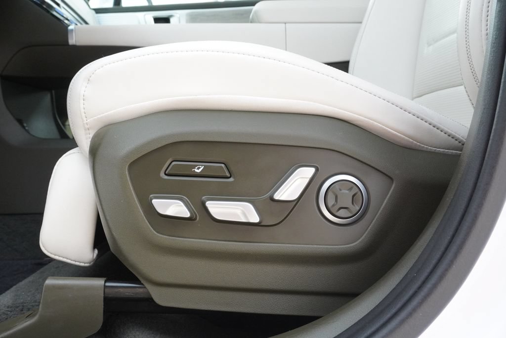 Used 2025 Hyundai Santa Fe Calligraphy FWD image 25