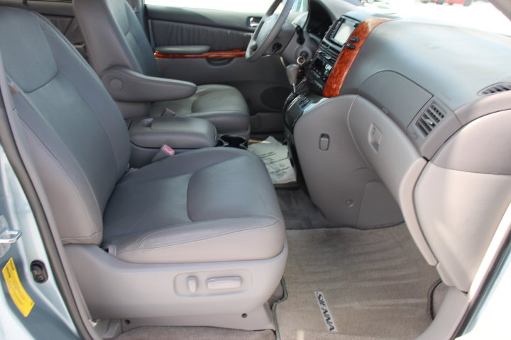 Used 2009 Toyota Sienna XLE image 19