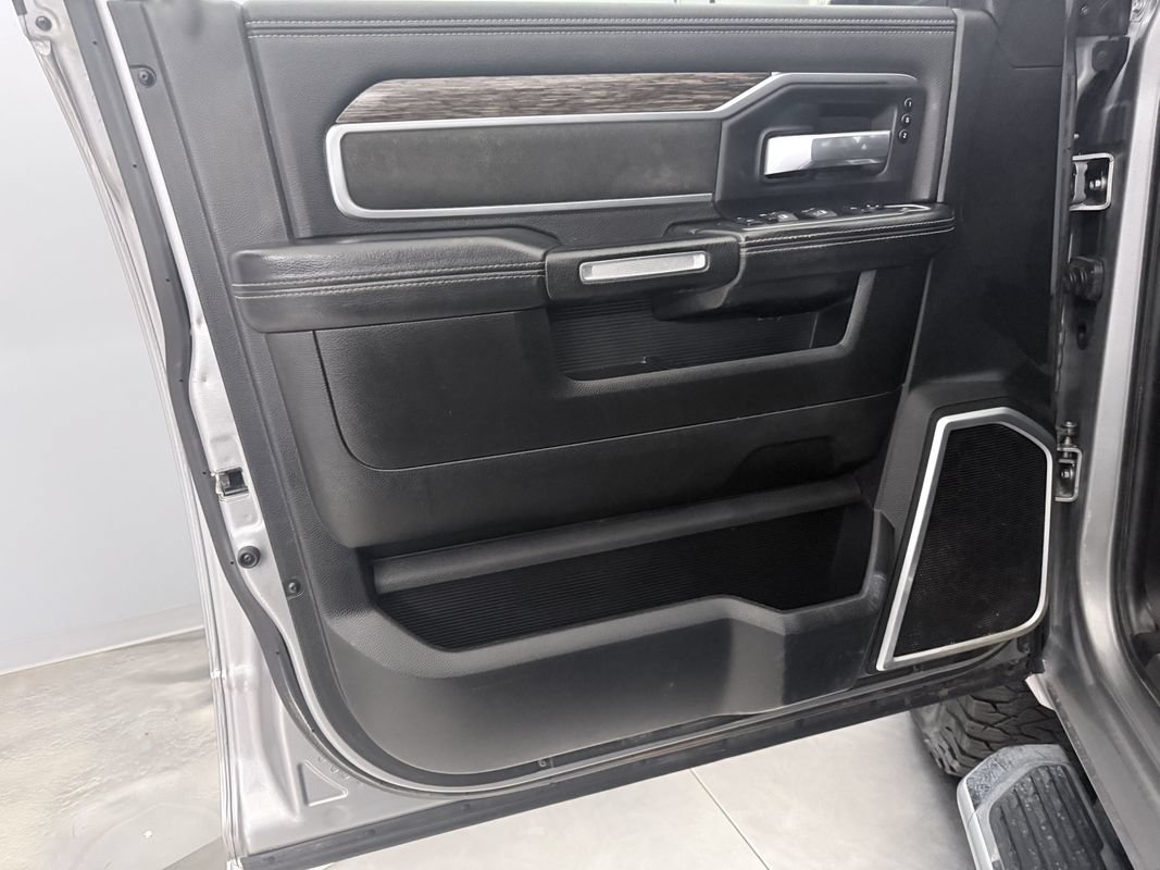 Used 2019 RAM 3500 Laramie AWD/4WD image 11