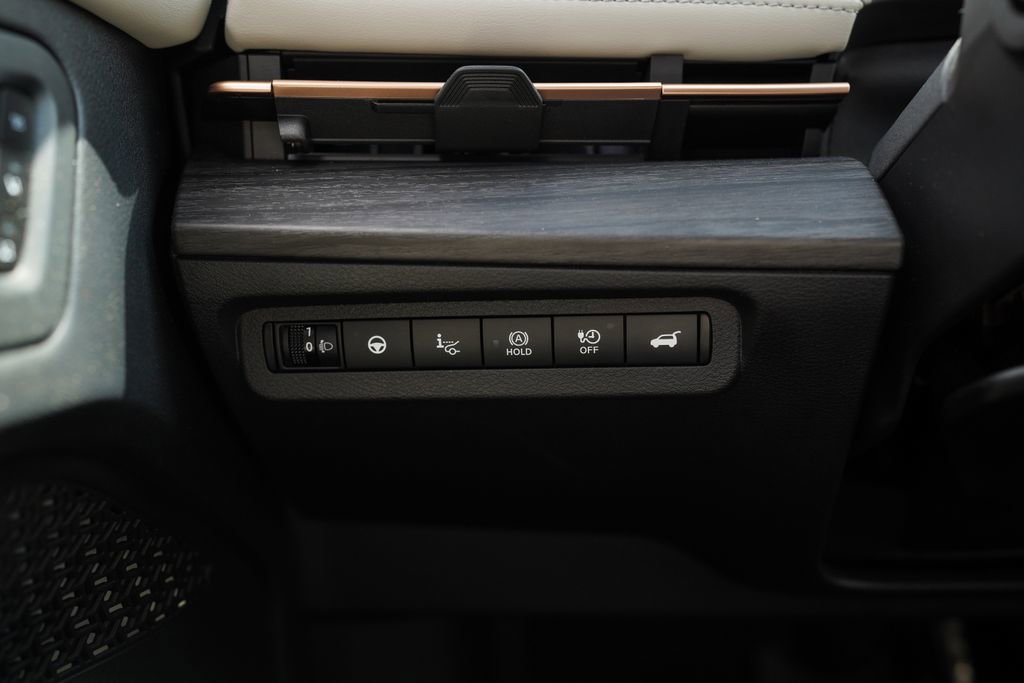 Used 2023 Nissan Ariya FWD image 31