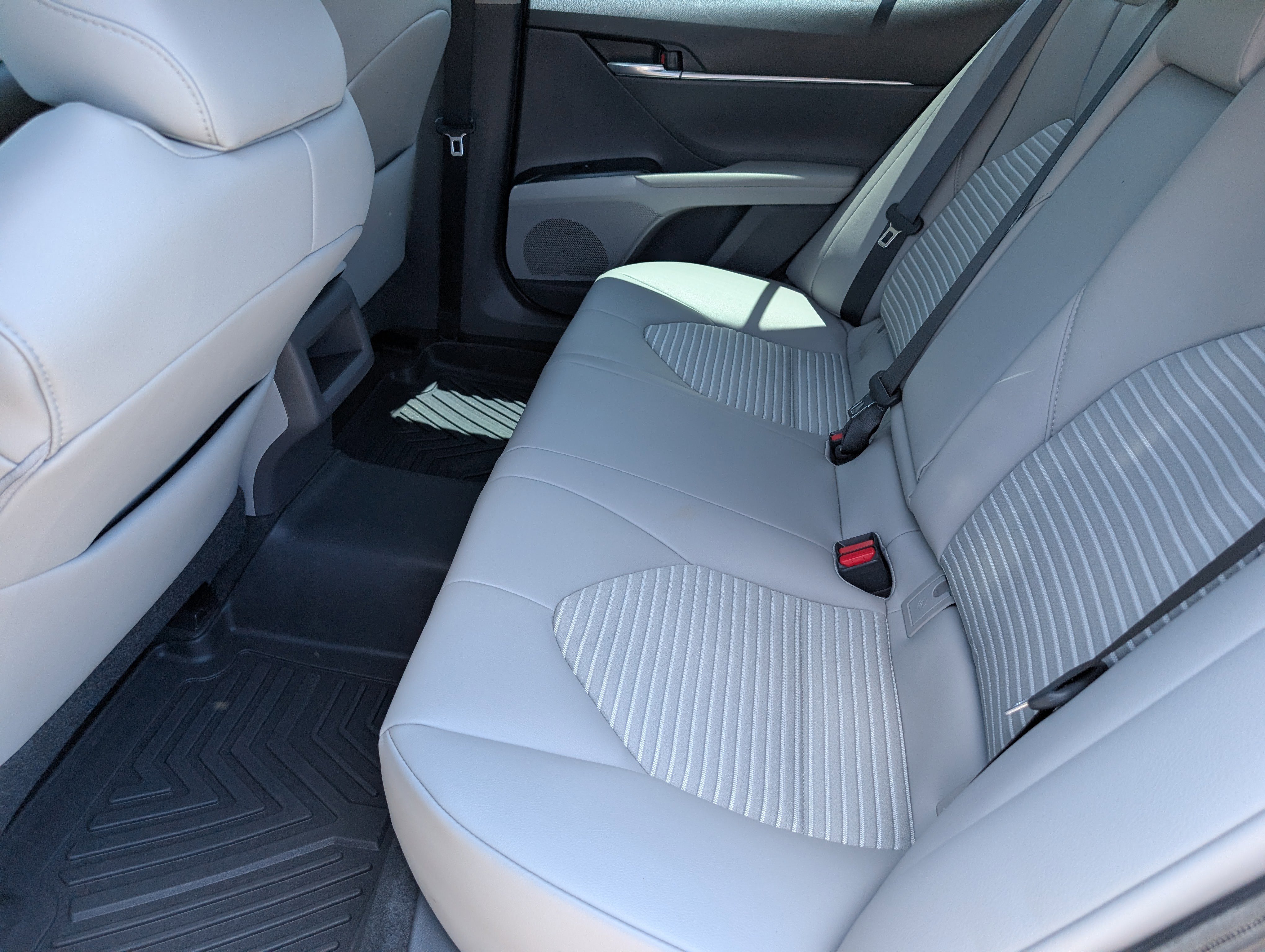 Used 2019 Toyota Camry SE FWD image 13