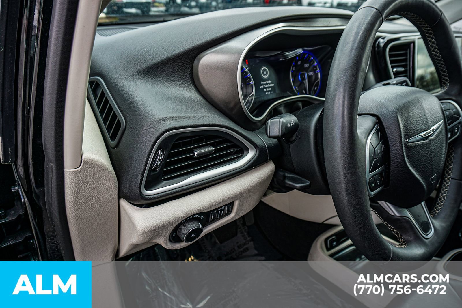 Used 2024 Chrysler Pacifica Touring-L image 38