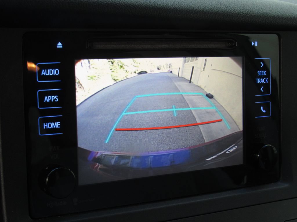 Used 2015 Toyota Sienna LE FWD image 32