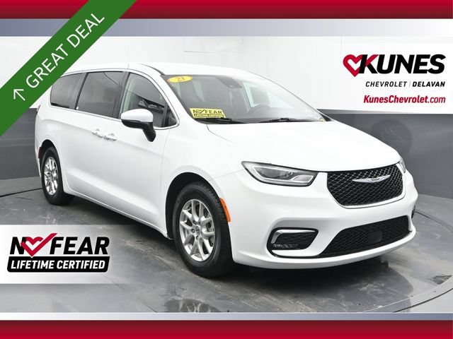 Used 2023 Chrysler Pacifica Touring-L FWD image 1