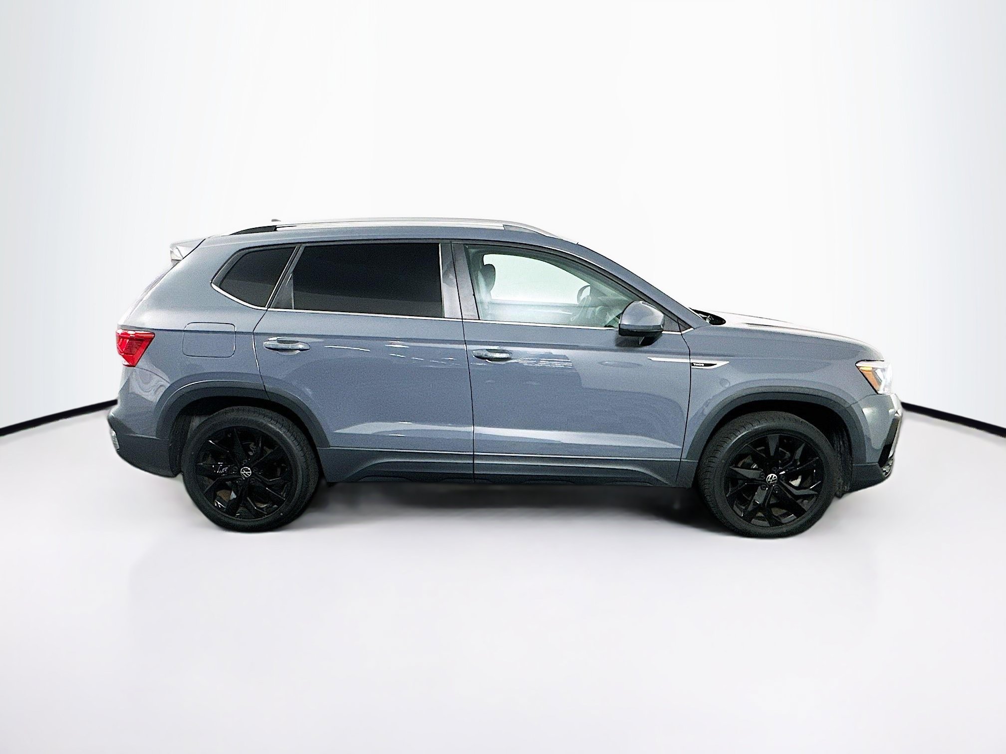 Used 2022 Volkswagen Taos SE w/ Panoramic Sunroof Package FWD image 10