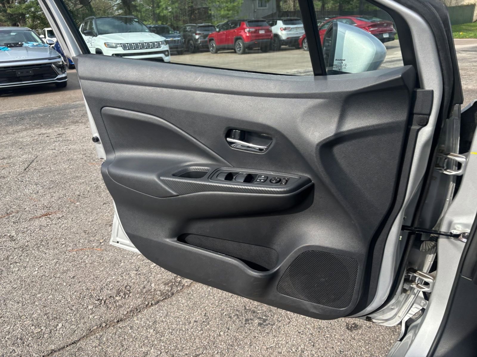 Used 2025 Nissan Versa SV image 18