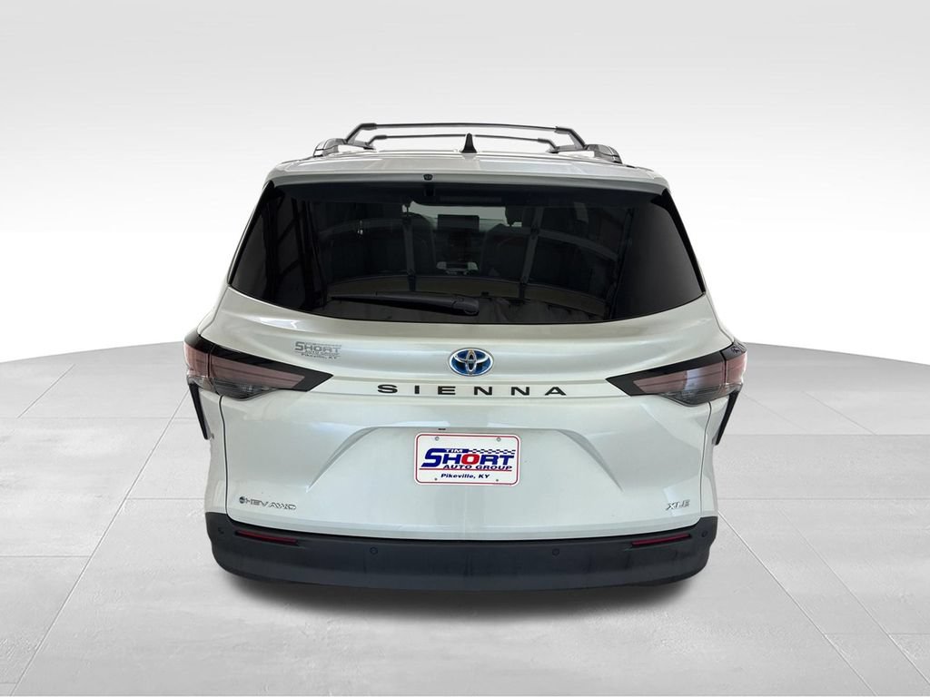 Used 2025 Toyota Sienna XLE AWD/4WD image 6