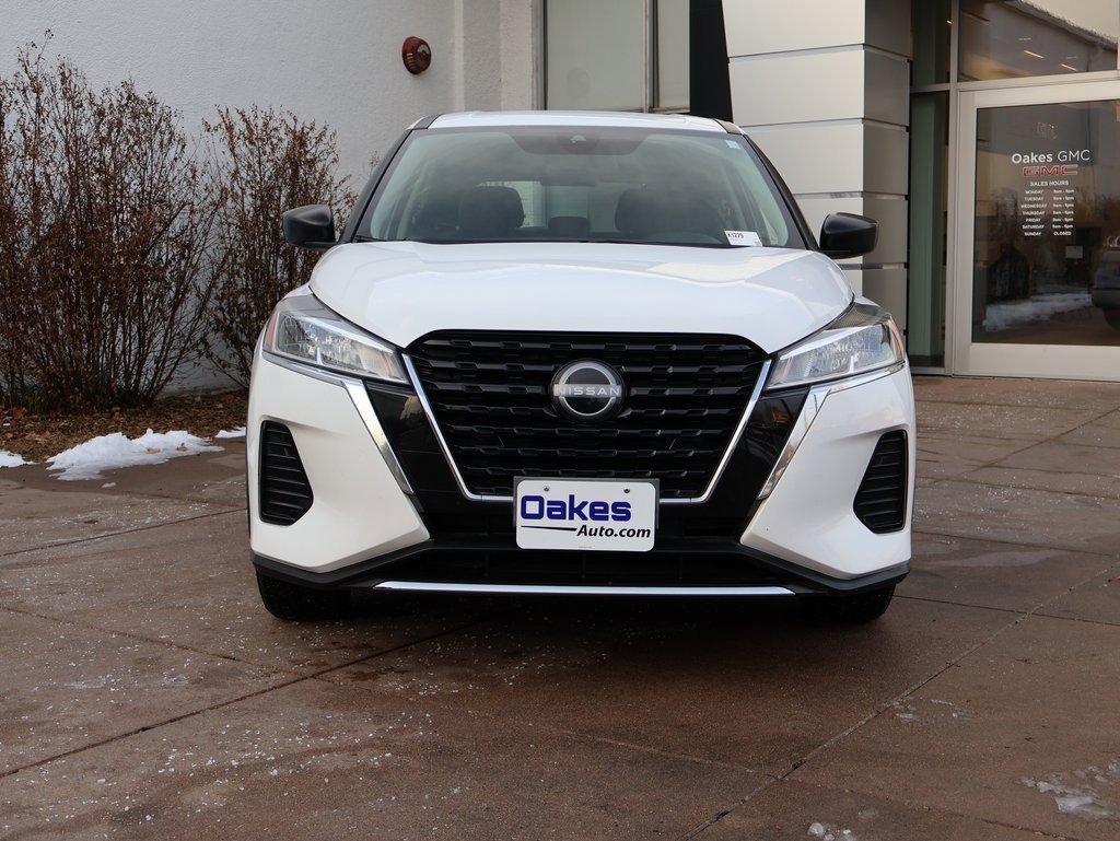 Used 2022 Nissan Kicks S image 2