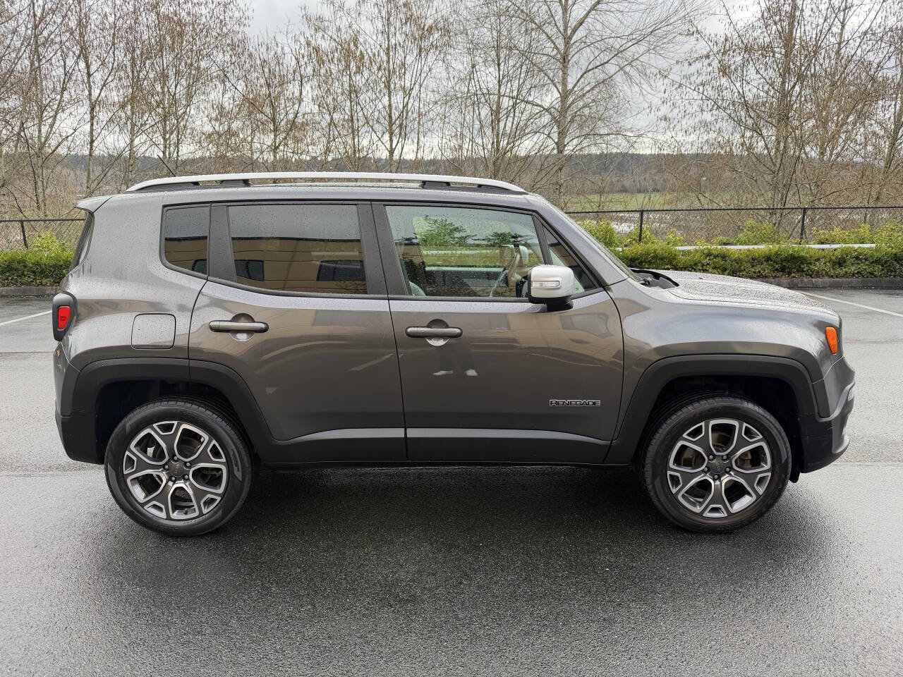 Used 2017 Jeep Renegade Limited image 4