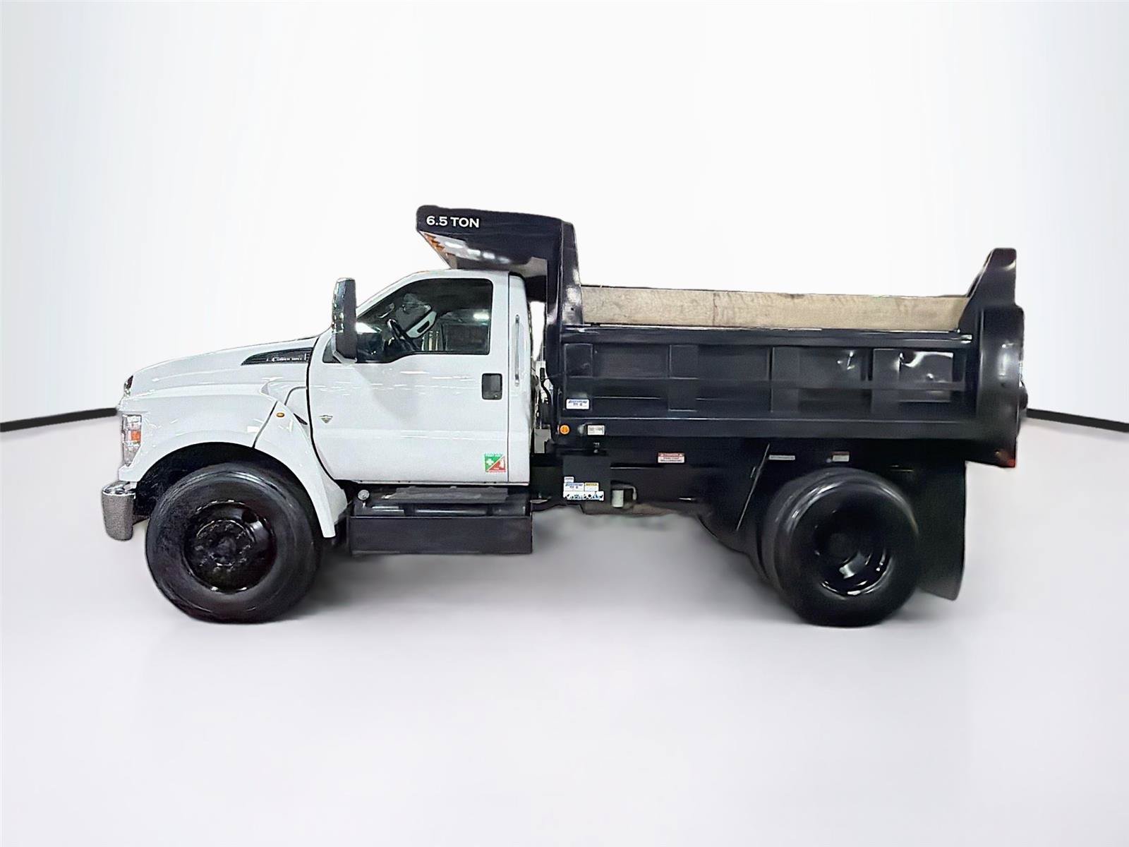 Used 2022 Ford F650 2WD Regular Cab Super Duty image 8