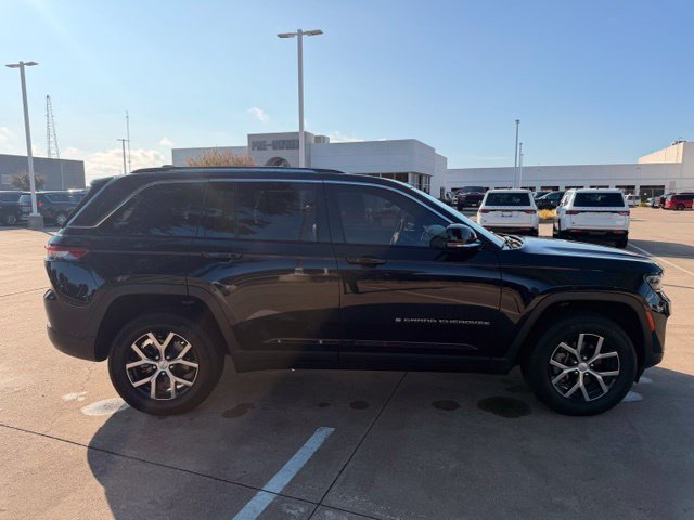 Used 2023 Jeep Grand Cherokee Limited AWD/4WD image 5