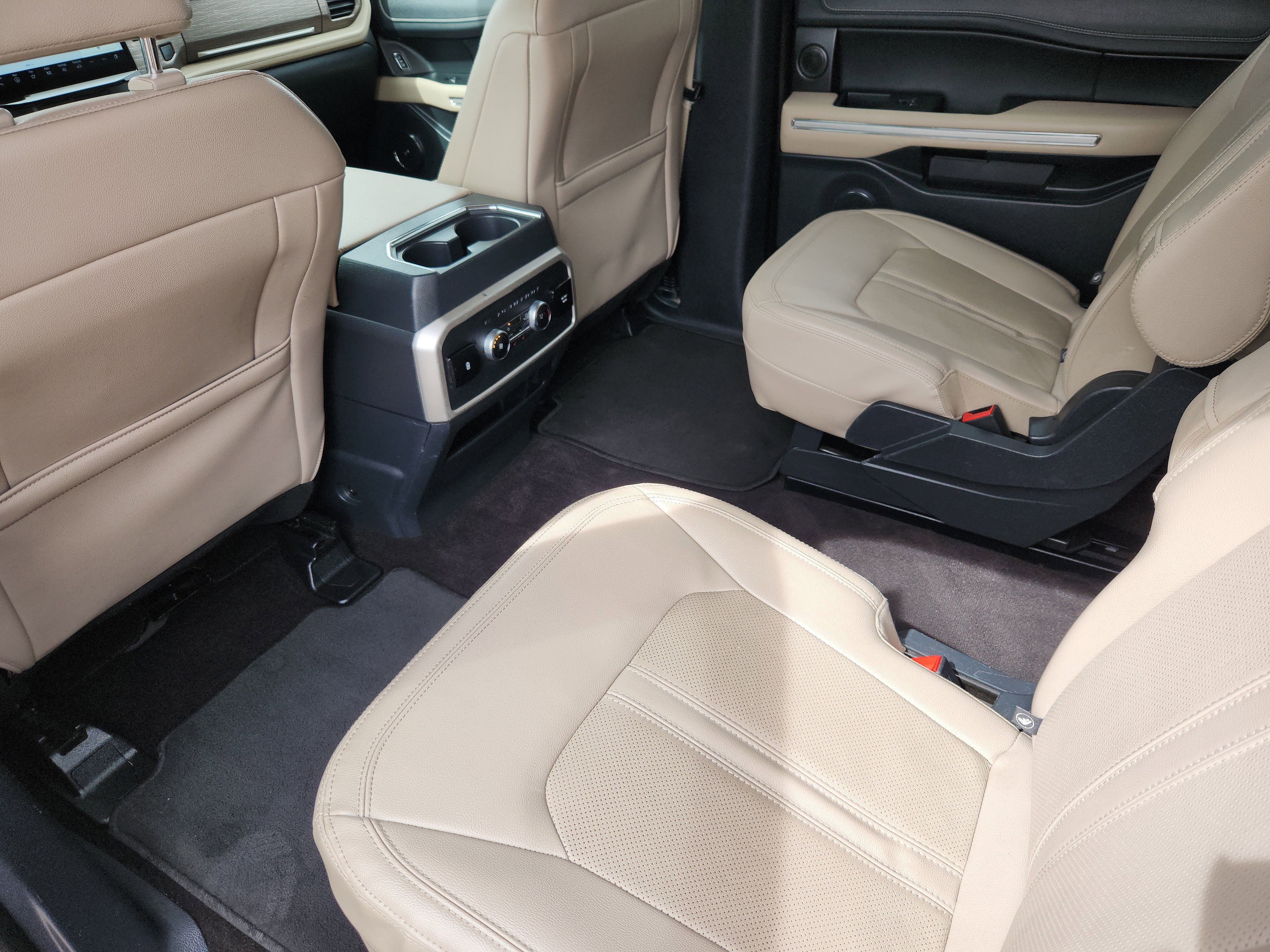 Used 2023 Ford Expedition Limited image 9