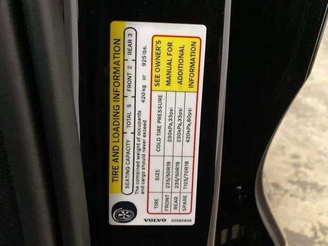 Used 2025 Volvo XC40 B5 Plus image 91