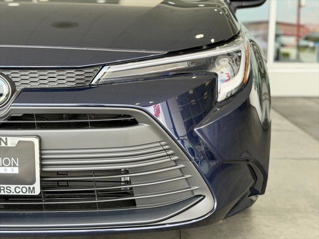 Used 2026 Toyota Corolla LE FWD image 5