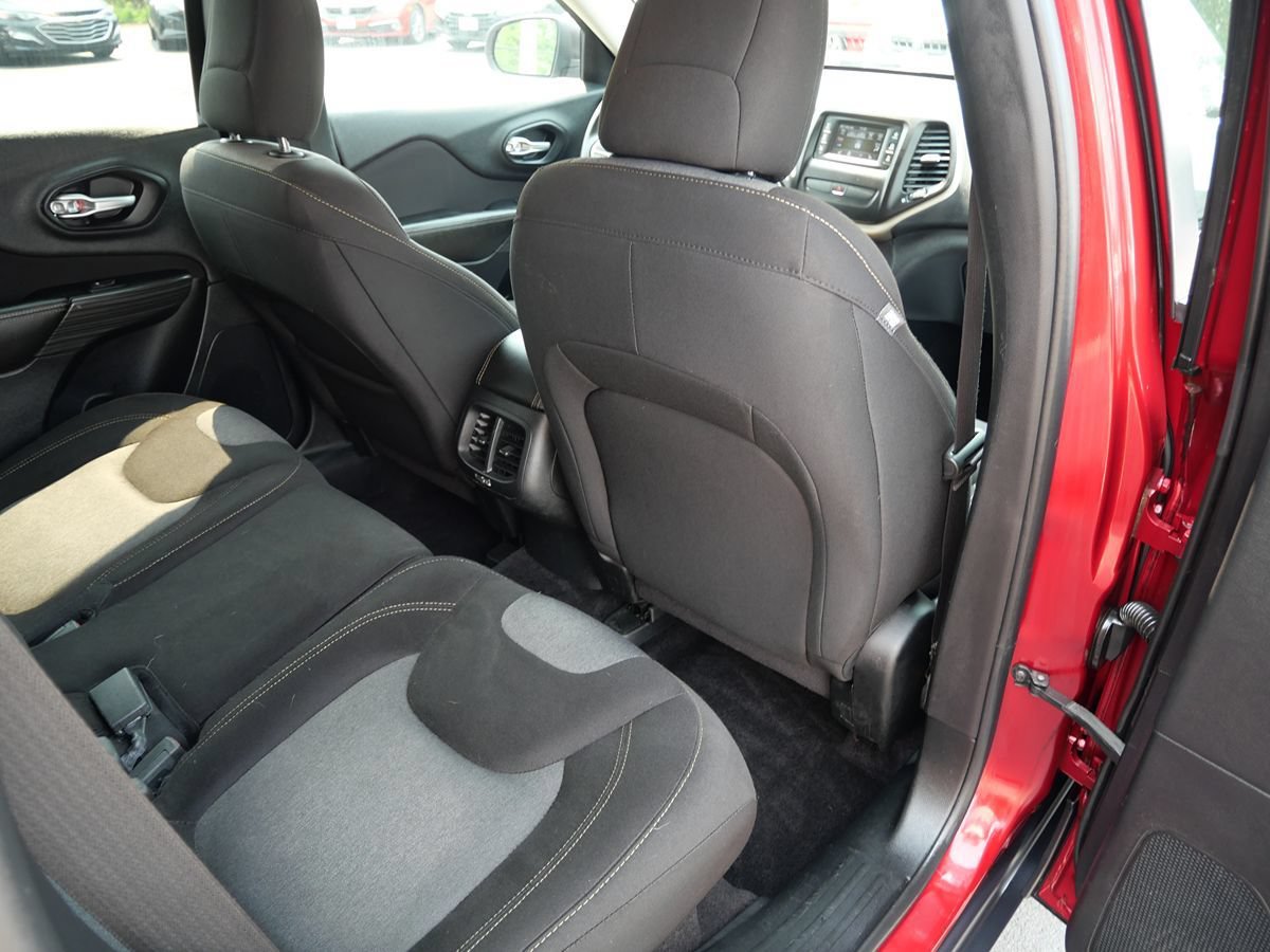 Used 2016 Jeep Cherokee Sport w/ Cold Weather Group AWD/4WD image 29