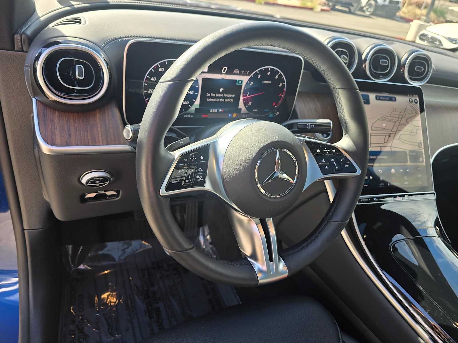Used 2024 Mercedes-Benz GLC 300 4MATIC image 25