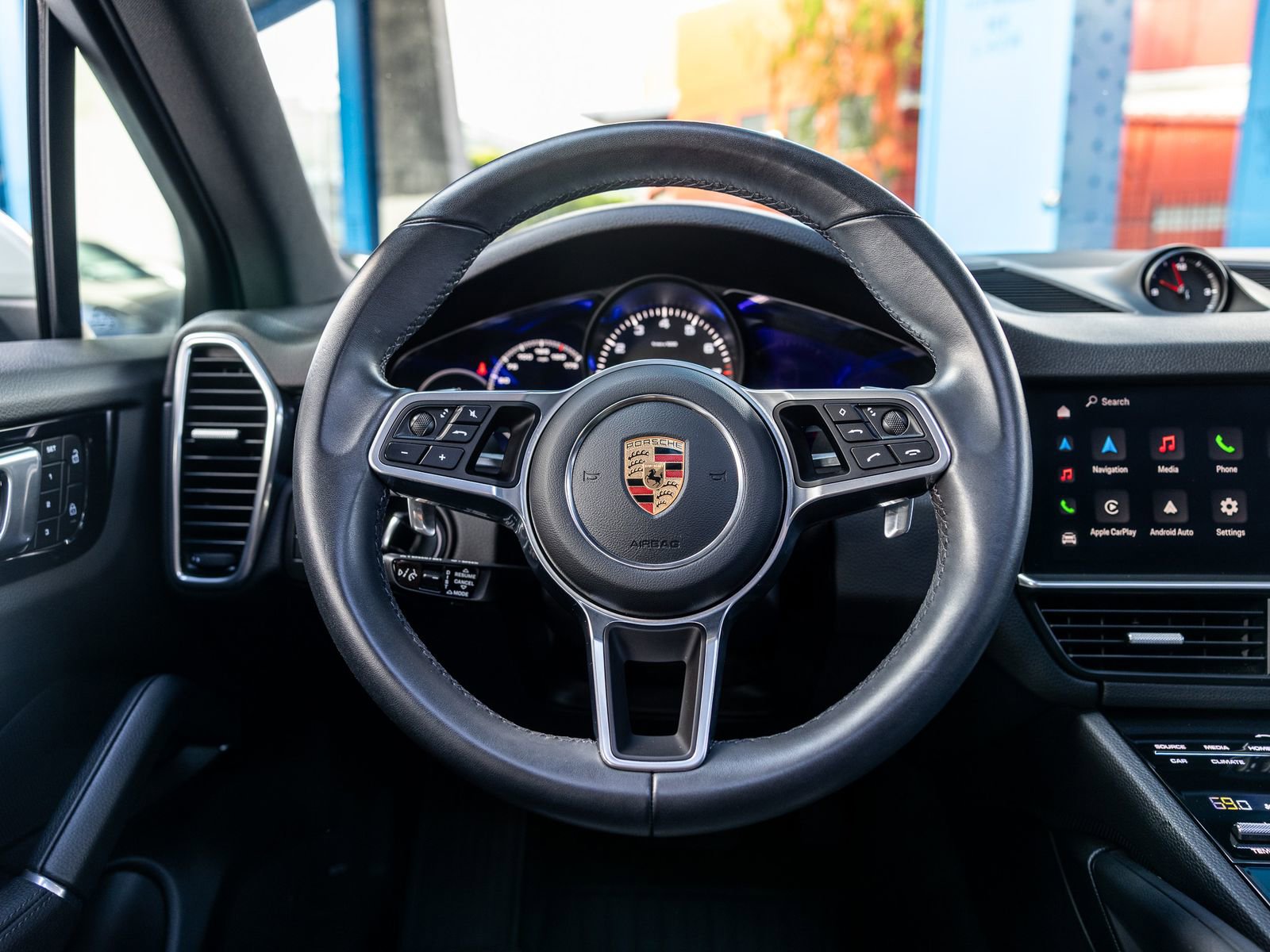 Certified 2023 Porsche Cayenne Platinum Edition image 6
