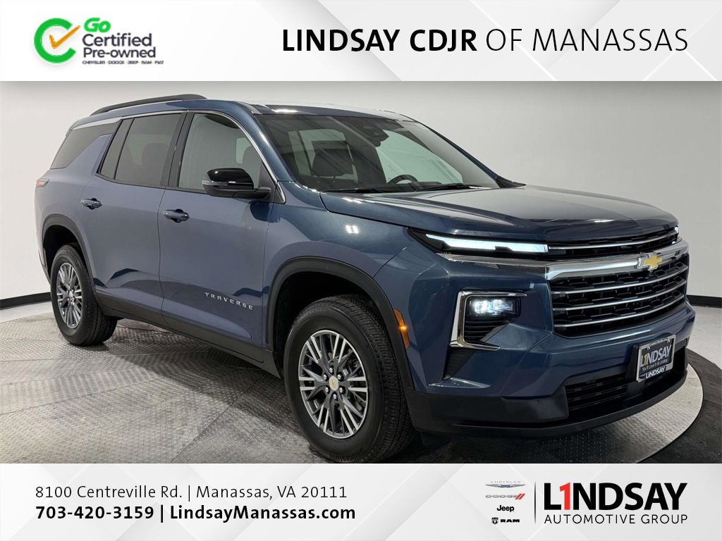 Used 2025 Chevrolet Traverse LT image 1