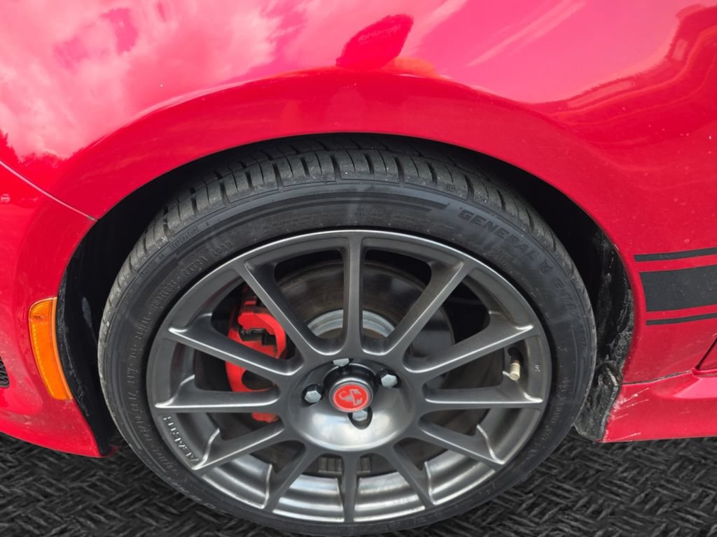 Used 2013 FIAT 500 Abarth w/ Beats Audio Pkg FWD image 11