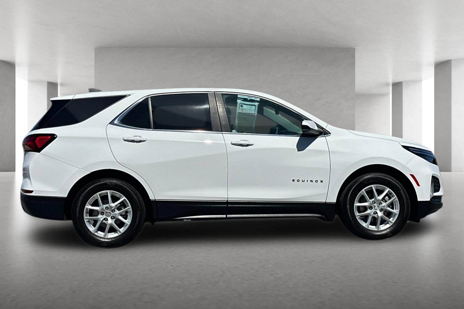 Used 2024 Chevrolet Equinox LT FWD image 3