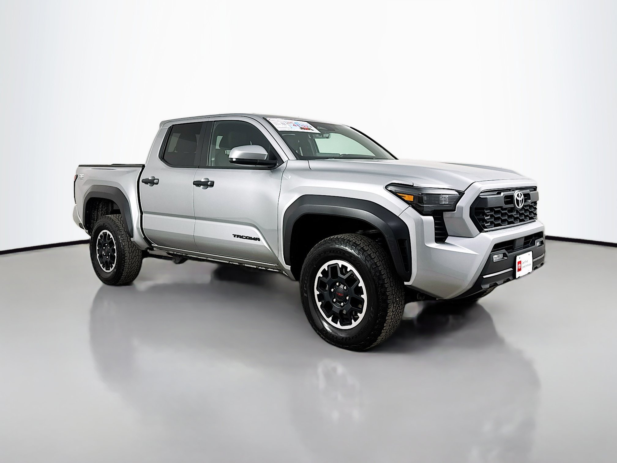 Certified 2025 Toyota Tacoma TRD Off-Road AWD/4WD image 1