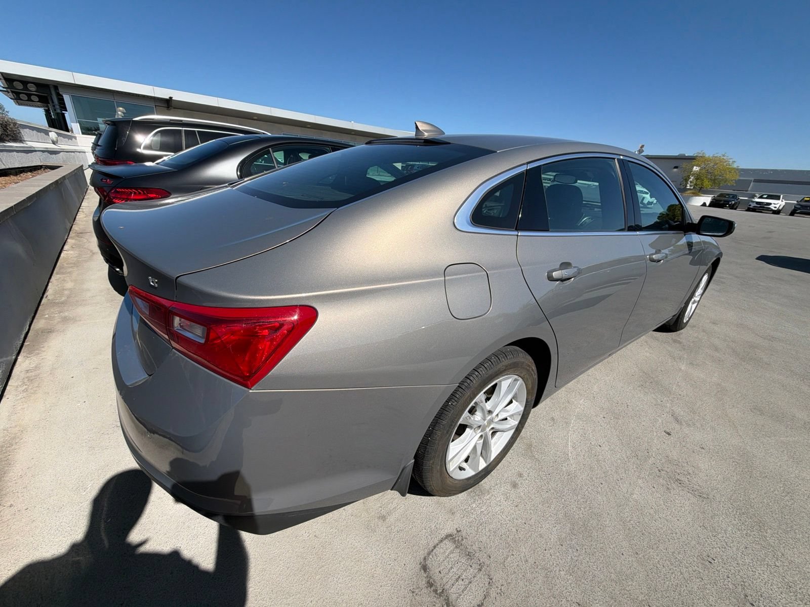 Used 2017 Chevrolet Malibu LT w/ Leather Package FWD image 6