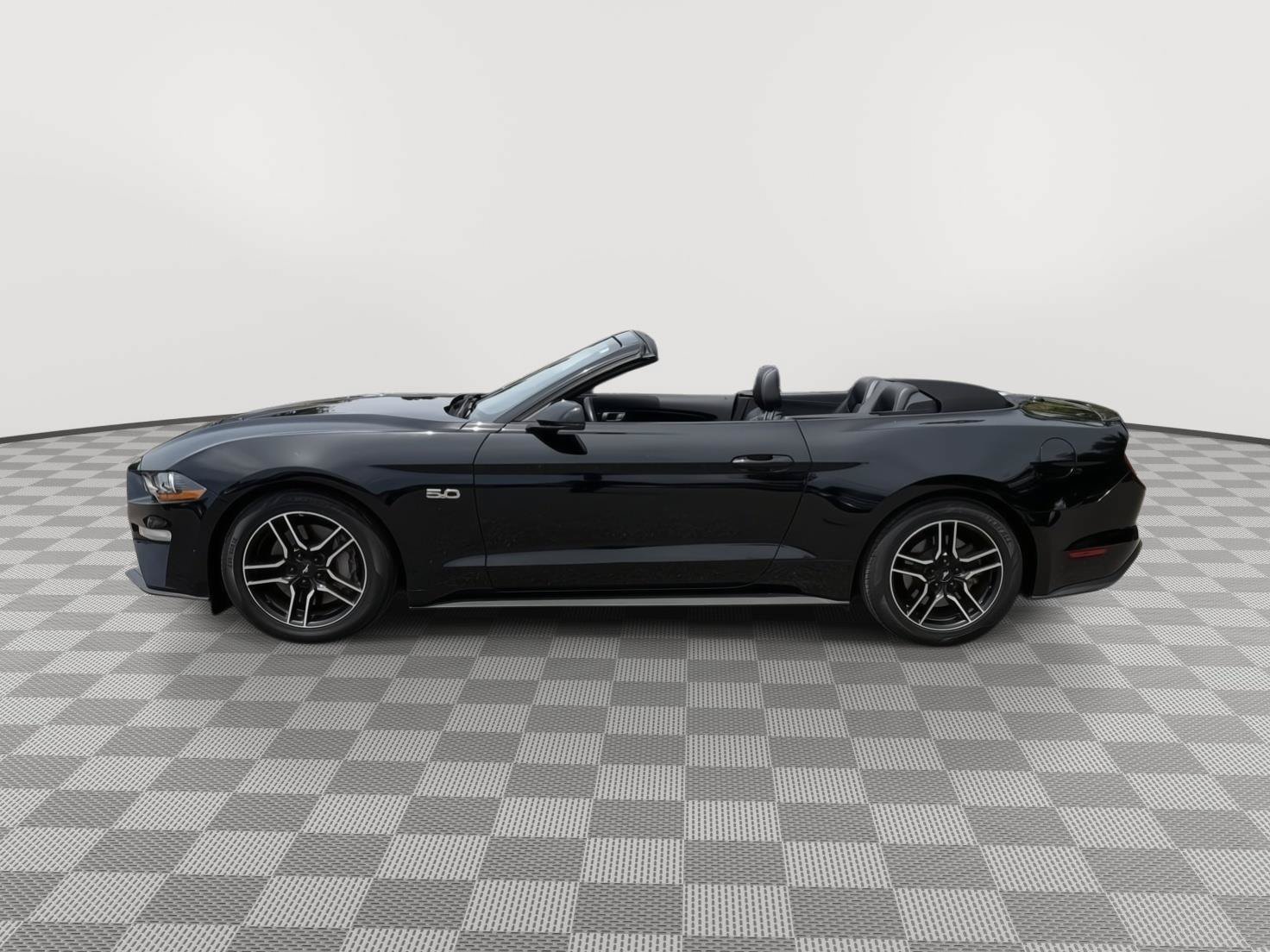 Used 2019 Ford Mustang GT Premium w/ Equipment Group 401A RWD image 4